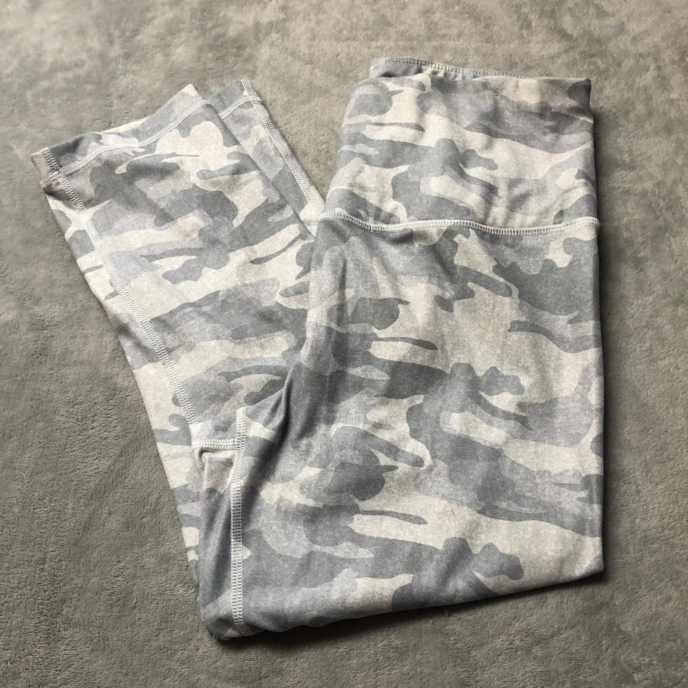 Athletic Works Dri-More Tech Grey Camo Athletic Crop Leggings Yoga Workout Large